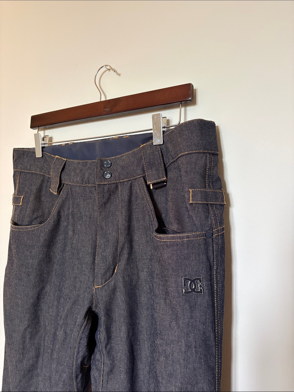 DC Navy Blue Denim Look Snowboard Ski Pants Large .